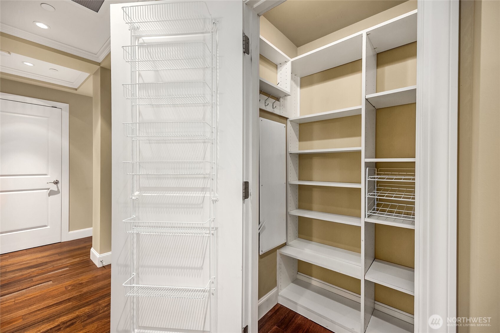 1185 Broadway Avenue East, Unit PH8 Seattle, WA 98102 - Photo 32 of 40