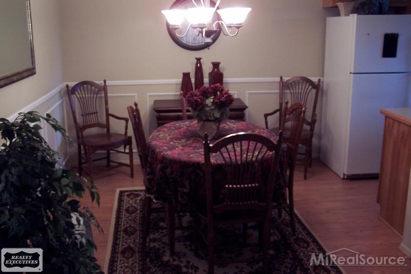 419 North Prospect, Unit 201 Romeo, MI 48065 - Photo 6 of 17 31298798-5.JPG