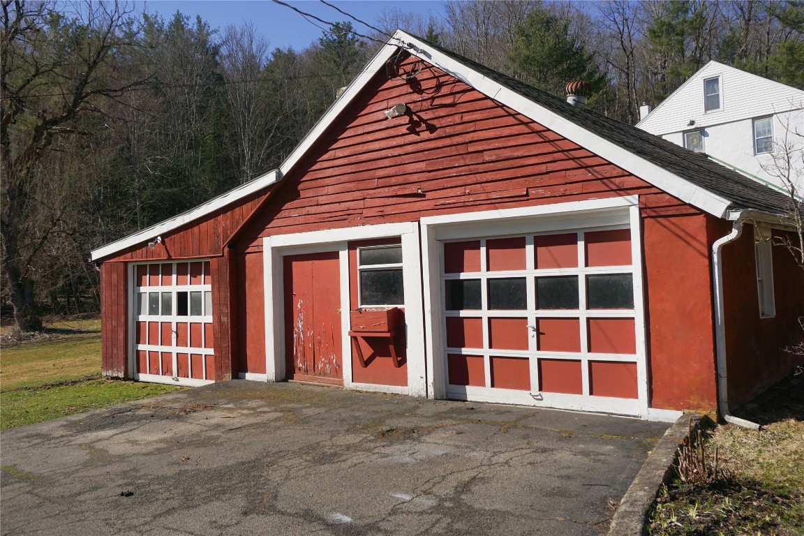 388 West Hill Road Vestal, NY 13850 - Photo 4 of 37 Gallery Image 4