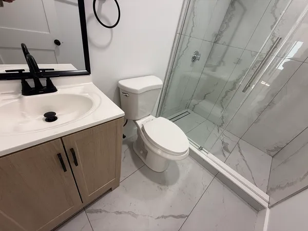 a bathroom with a toilet and a shower
