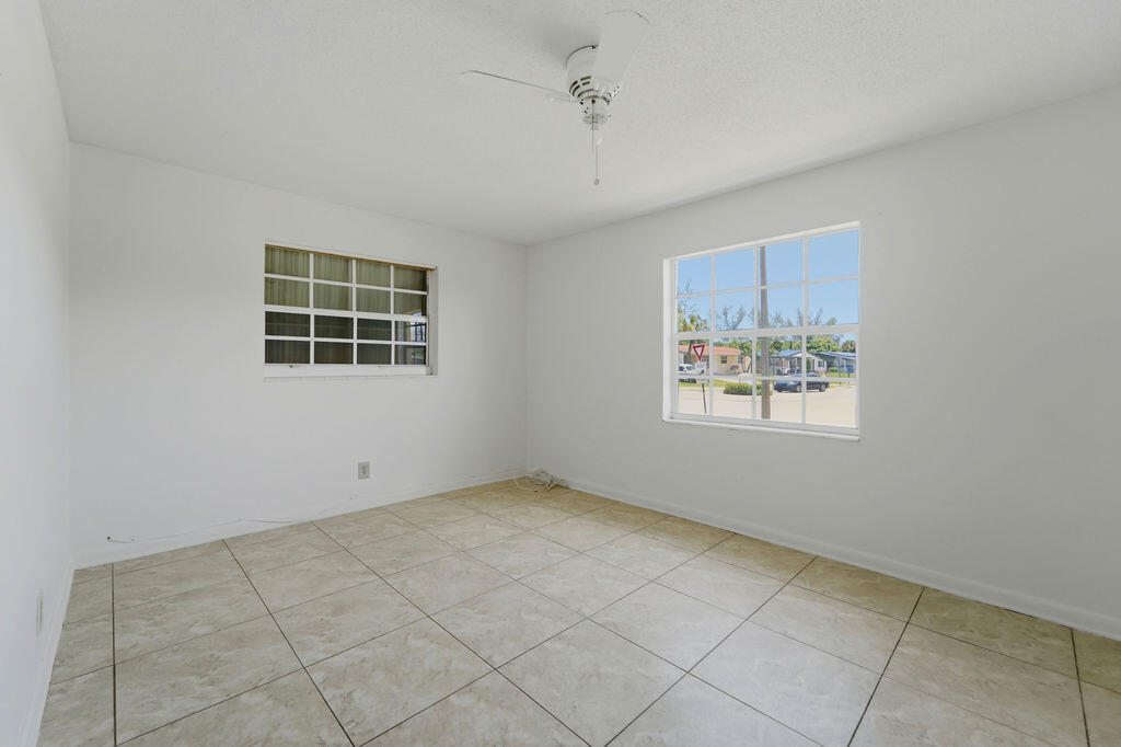 1500 West 13th Street Riviera Beach, FL 33404 - Photo 11 of 30 1500_West_13th_Street_Riviera_Beach_018
