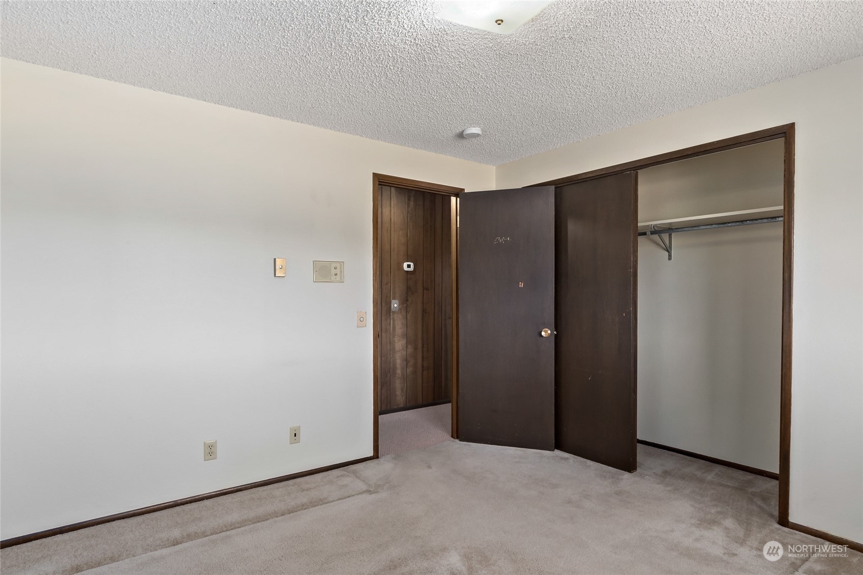 739 West Banta Road Oak Harbor, WA 98277 - Photo 15 of 40 an empty room with closet area
