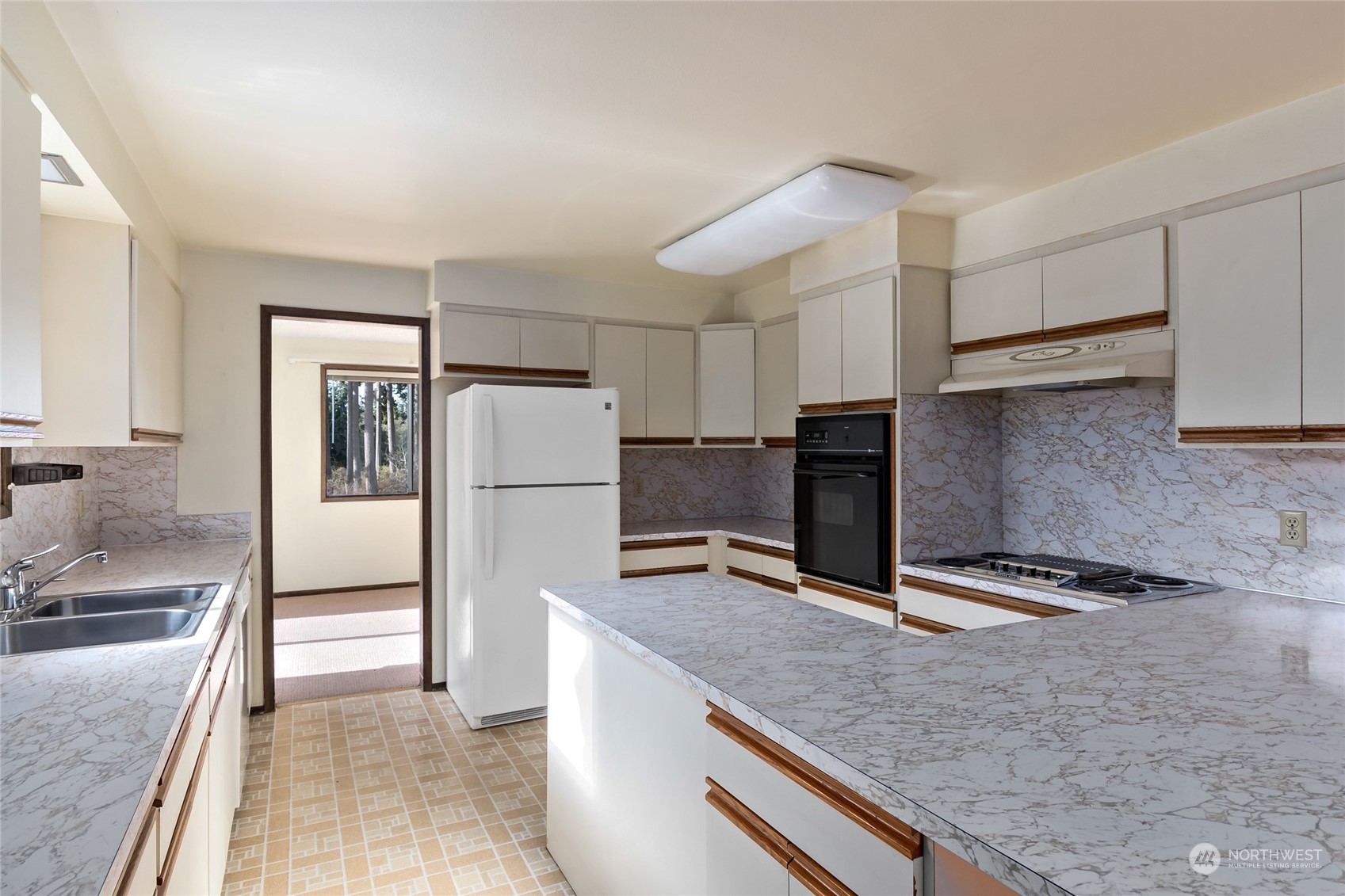 739 West Banta Road Oak Harbor, WA 98277 - Photo 5 of 40 a kitchen with granite countertop a refrigerator and a sink