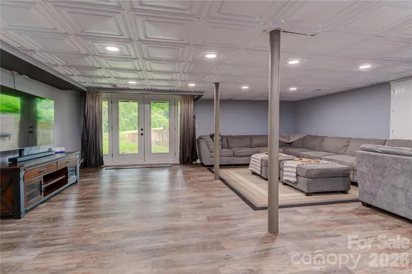 $950,000 | 97 Circle East Ranch Road, Burnsville, NC 28714