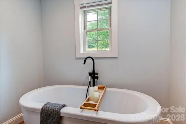 $950,000 | 97 Circle East Ranch Road, Burnsville, NC 28714