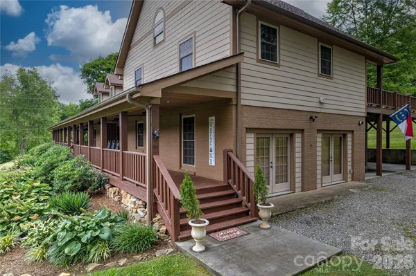 $950,000 | 97 Circle East Ranch Road, Burnsville, NC 28714