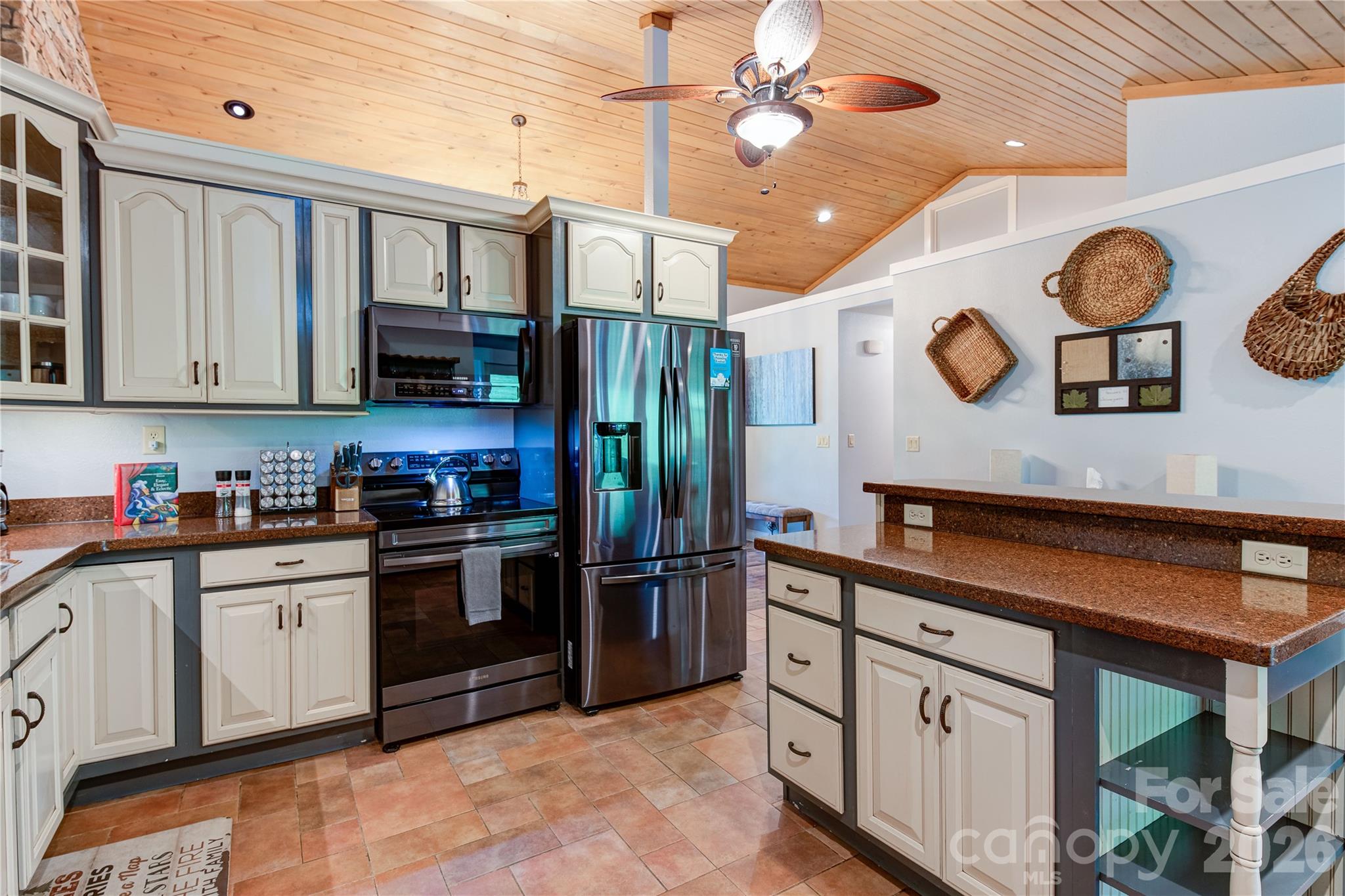 97 Circle East Ranch Road Burnsville, NC 28714 - Photo 9 of 45