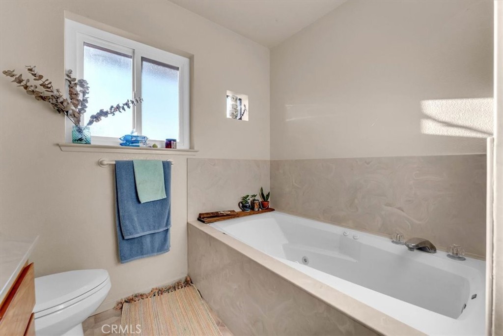 21550 Leaf Avenue Corning, CA 96021 - Photo 18 of 71 a bathroom with a bathtub a toilet and a sink