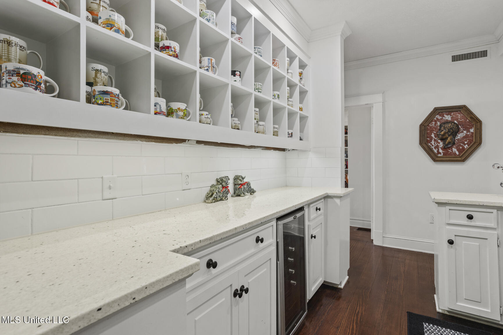 803 Meadowbrook Road Jackson, MS 39216 - Photo 19 of 86 Bar