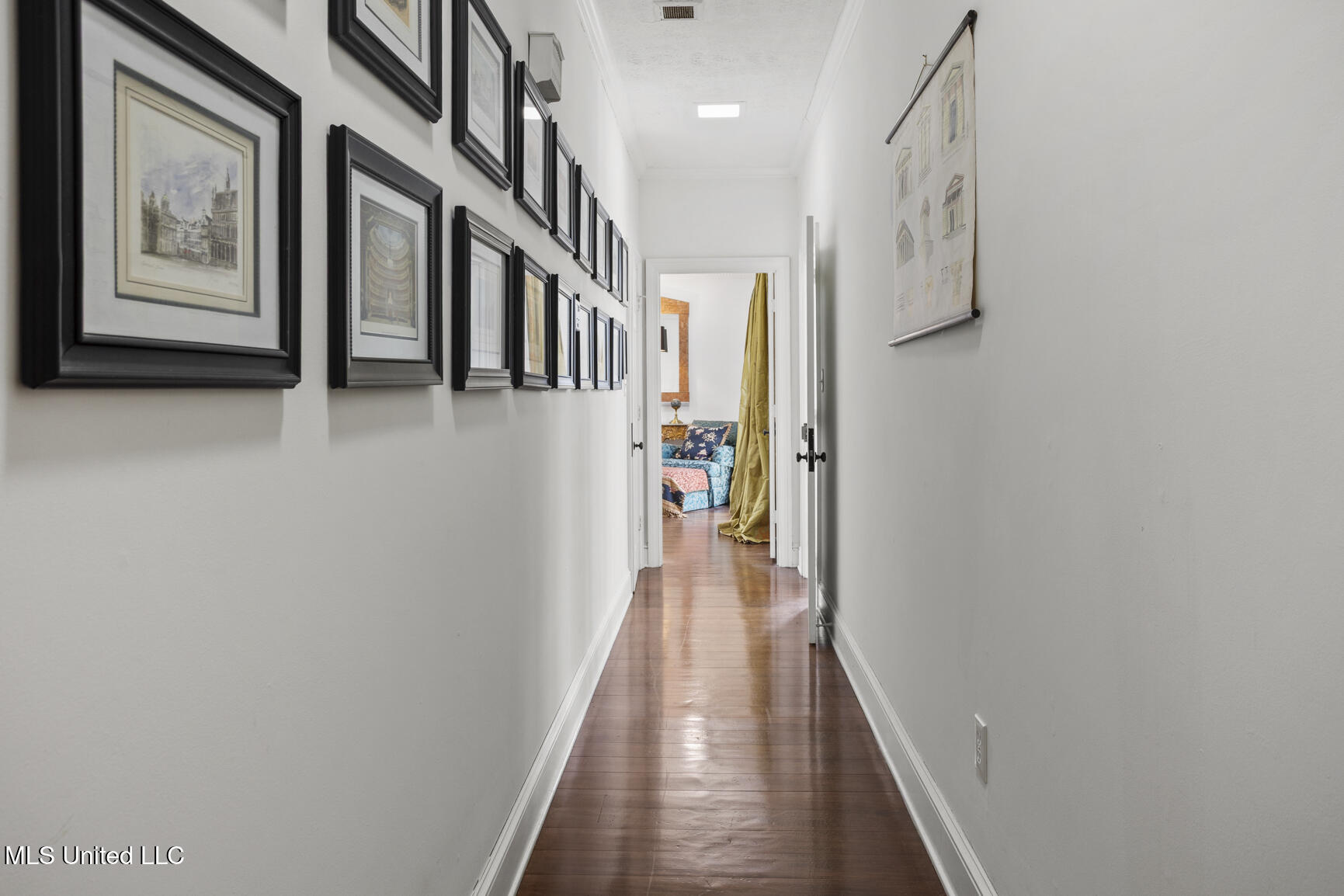 803 Meadowbrook Road Jackson, MS 39216 - Photo 42 of 86 Primary Bedroom Hall