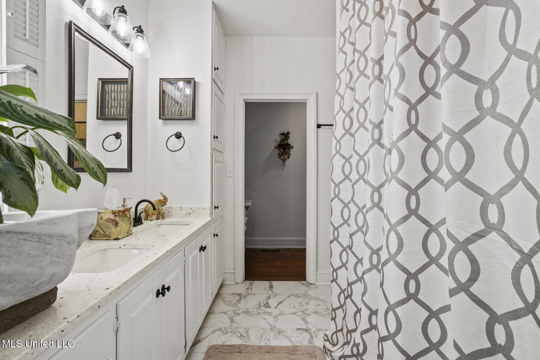 803 Meadowbrook Road Jackson, MS 39216 - Photo 55 of 86 2nd Primary Bathroom