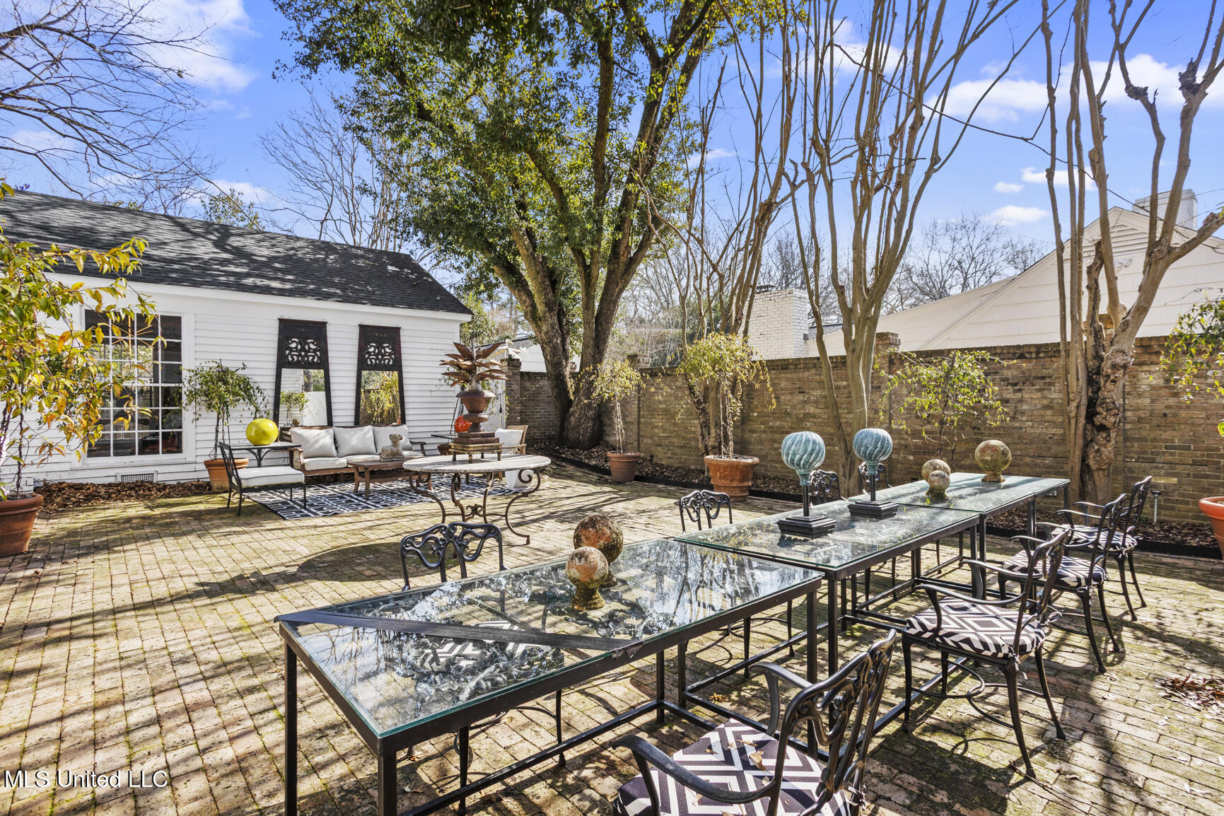 803 Meadowbrook Road Jackson, MS 39216 - Photo 75 of 86 Enclosed Courtyard