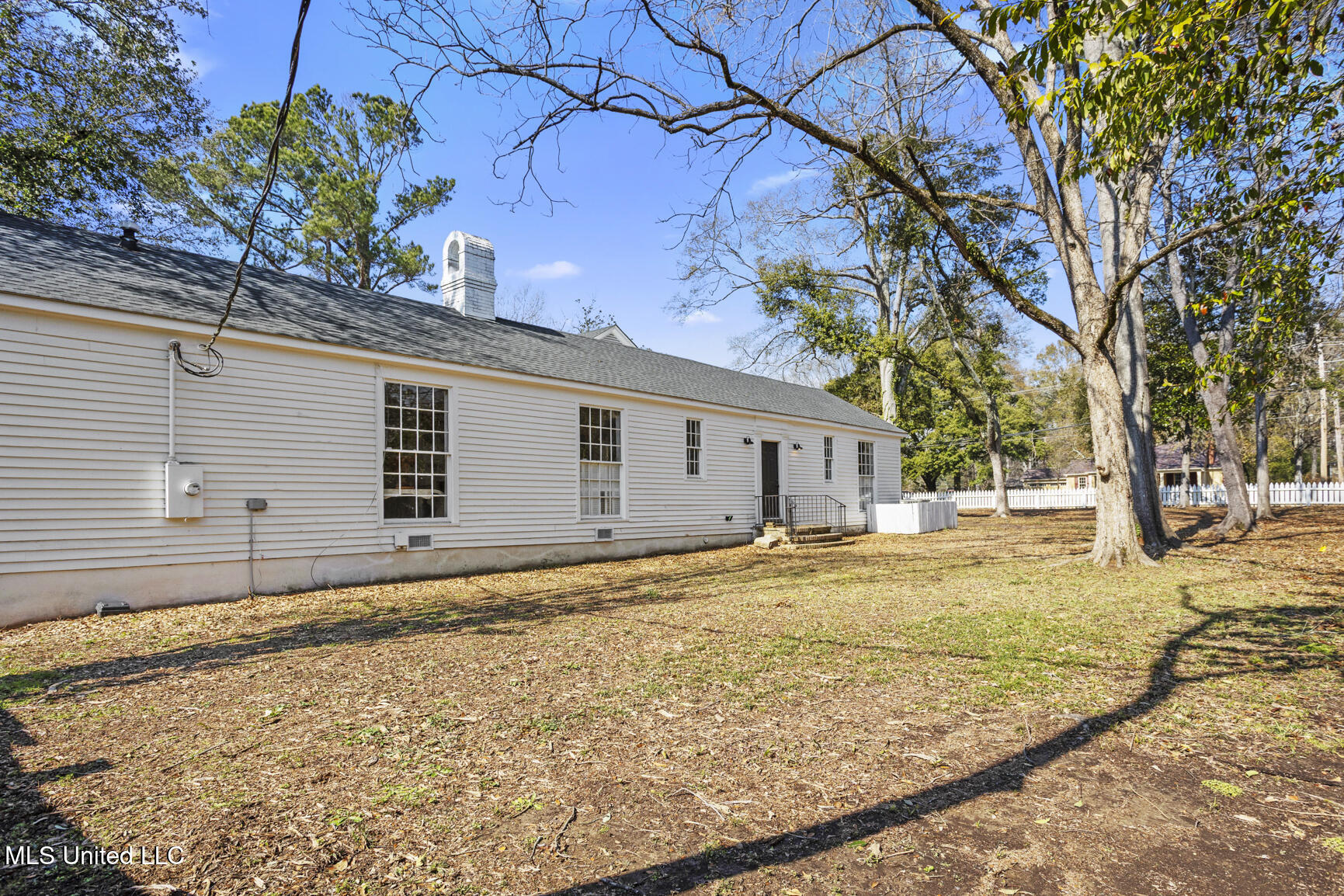 803 Meadowbrook Road Jackson, MS 39216 - Photo 81 of 86 Spacious Side Yard