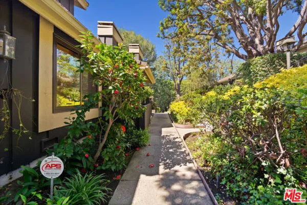 $1,050,000 | 5008 Timberlake Terrace, Culver City, CA 90230