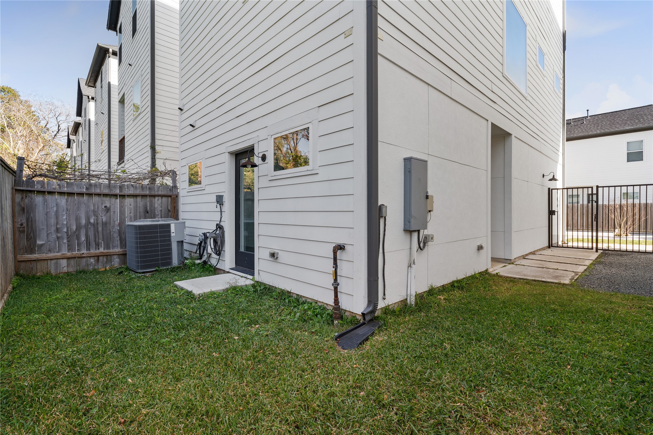 1835 Flowing Springs Trail Houston, TX 77080 - Photo 25 of 25 a view of a back yard of the house