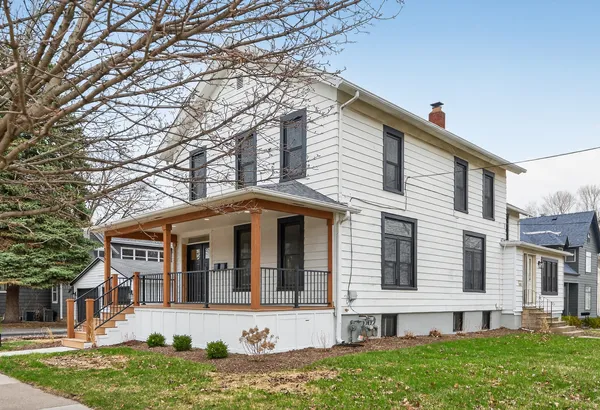 $1,900 | 305 West Exchange Street, Unit B, Sycamore, IL 60178