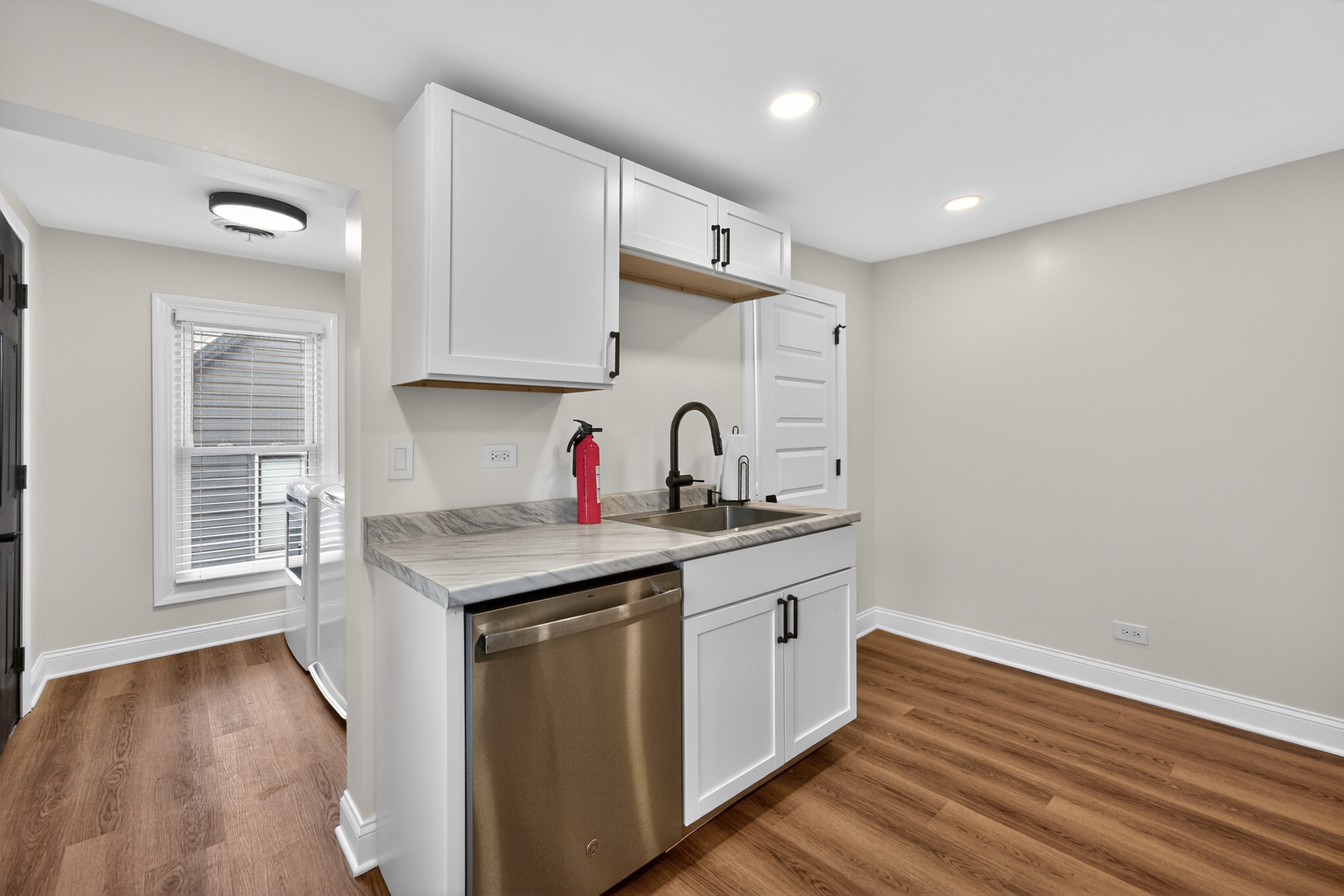 305 West Exchange Street, Unit B Sycamore, IL 60178 - Photo 11 of 27