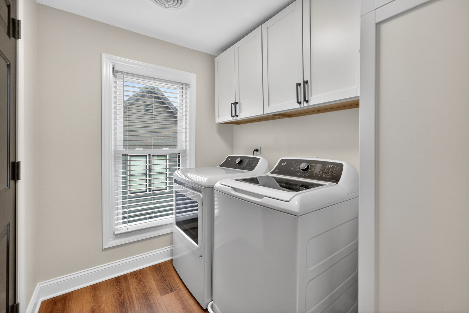 305 West Exchange Street, Unit B Sycamore, IL 60178 - Photo 12 of 27