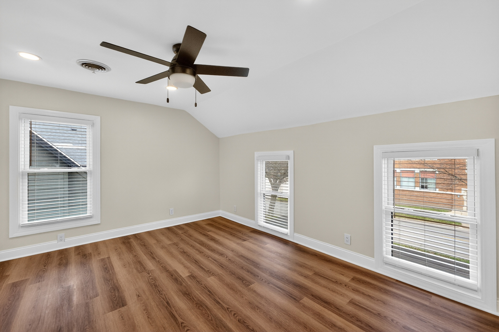 305 West Exchange Street, Unit B Sycamore, IL 60178 - Photo 14 of 27