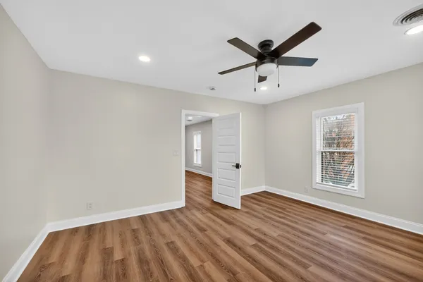 $1,900 | 305 West Exchange Street, Unit B, Sycamore, IL 60178