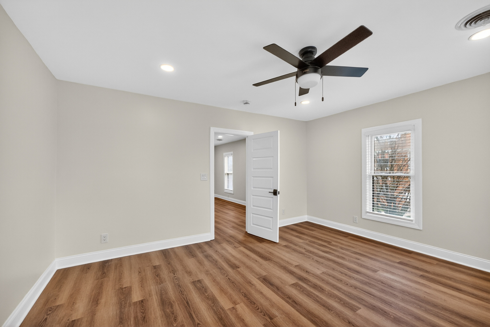 305 West Exchange Street, Unit B Sycamore, IL 60178 - Photo 17 of 27