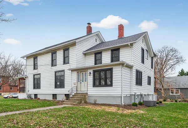 $1,900 | 305 West Exchange Street, Unit B, Sycamore, IL 60178