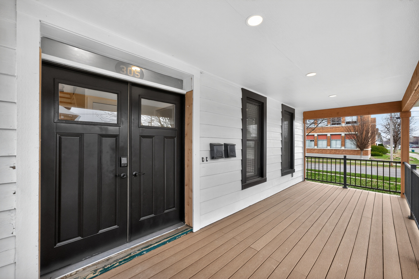 305 West Exchange Street, Unit B Sycamore, IL 60178 - Photo 3 of 27