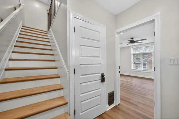 $1,900 | 305 West Exchange Street, Unit B, Sycamore, IL 60178