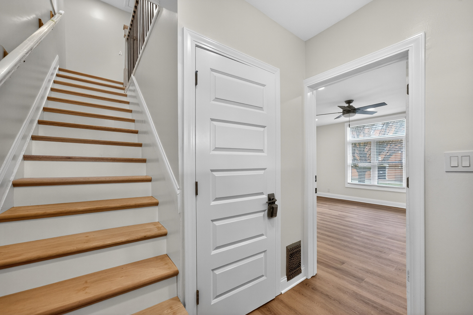 305 West Exchange Street, Unit B Sycamore, IL 60178 - Photo 4 of 27