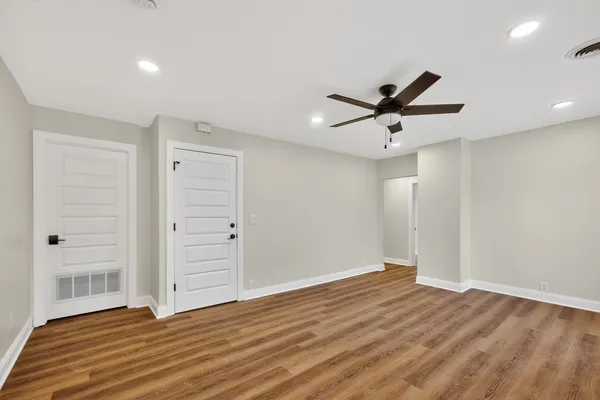 $1,900 | 305 West Exchange Street, Unit B, Sycamore, IL 60178
