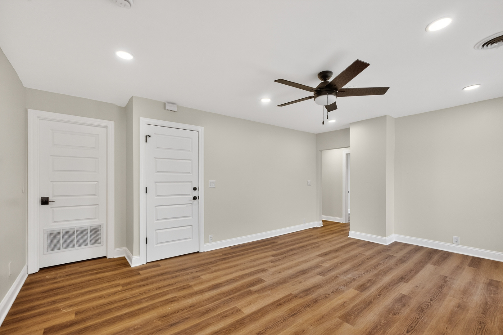 305 West Exchange Street, Unit B Sycamore, IL 60178 - Photo 7 of 27