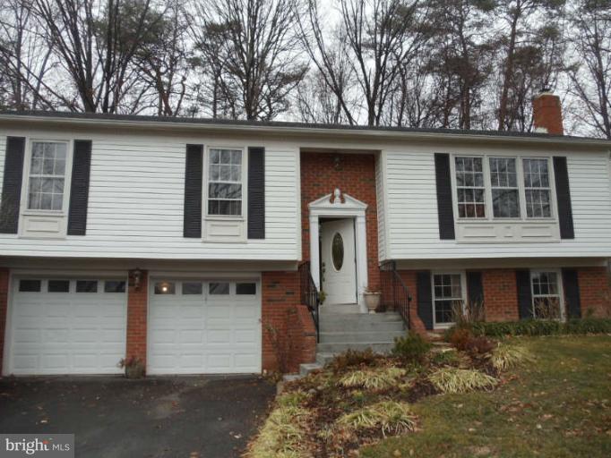 8120 Viola Street Springfield, VA 22152 - Photo 1 of 27 Exterior (Front)