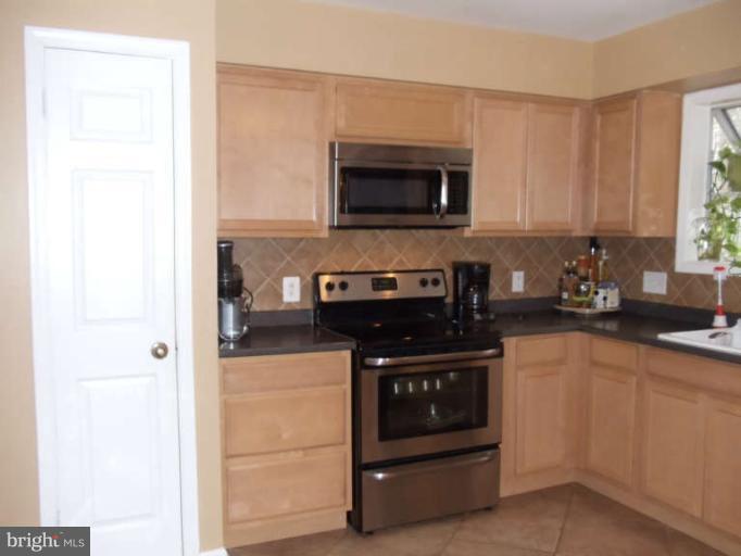 8120 Viola Street Springfield, VA 22152 - Photo 4 of 27 Kitchen