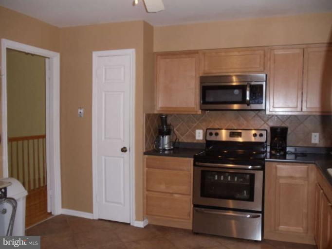 8120 Viola Street Springfield, VA 22152 - Photo 6 of 27 Kitchen