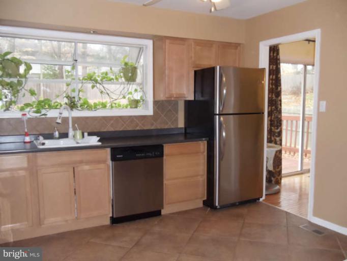 8120 Viola Street Springfield, VA 22152 - Photo 7 of 27 Kitchen