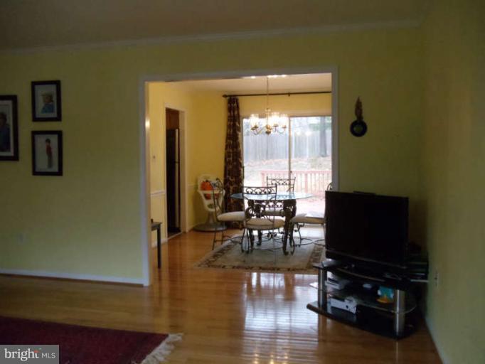 8120 Viola Street Springfield, VA 22152 - Photo 10 of 27 Dining Room