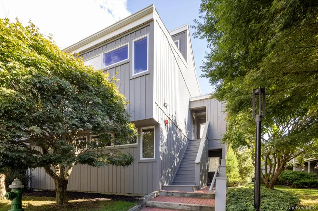 $1,350,000 | 514 Pantigo Road, Unit 16, East Hampton, NY 11937