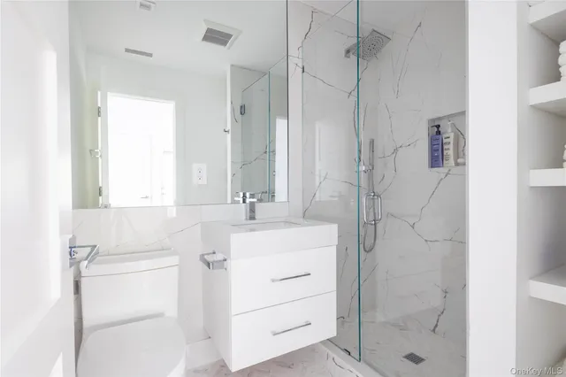 $1,350,000 | 514 Pantigo Road, Unit 16, East Hampton, NY 11937