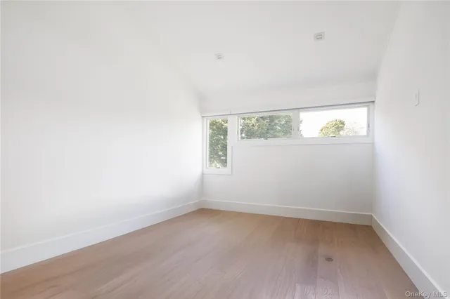 $1,350,000 | 514 Pantigo Road, Unit 16, East Hampton, NY 11937