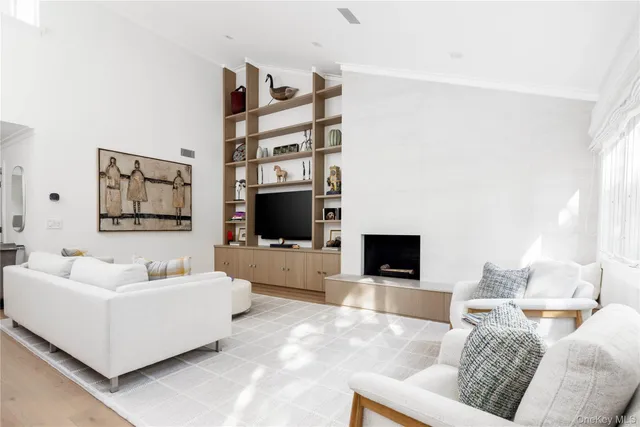 $1,350,000 | 514 Pantigo Road, Unit 16, East Hampton, NY 11937