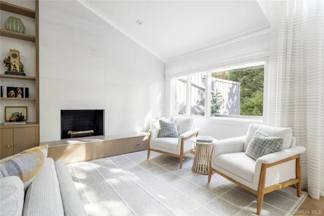 $1,350,000 | 514 Pantigo Road, Unit 16, East Hampton, NY 11937