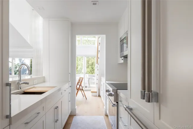 $1,350,000 | 514 Pantigo Road, Unit 16, East Hampton, NY 11937