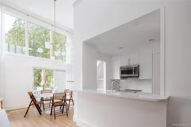 $1,350,000 | 514 Pantigo Road, Unit 16, East Hampton, NY 11937