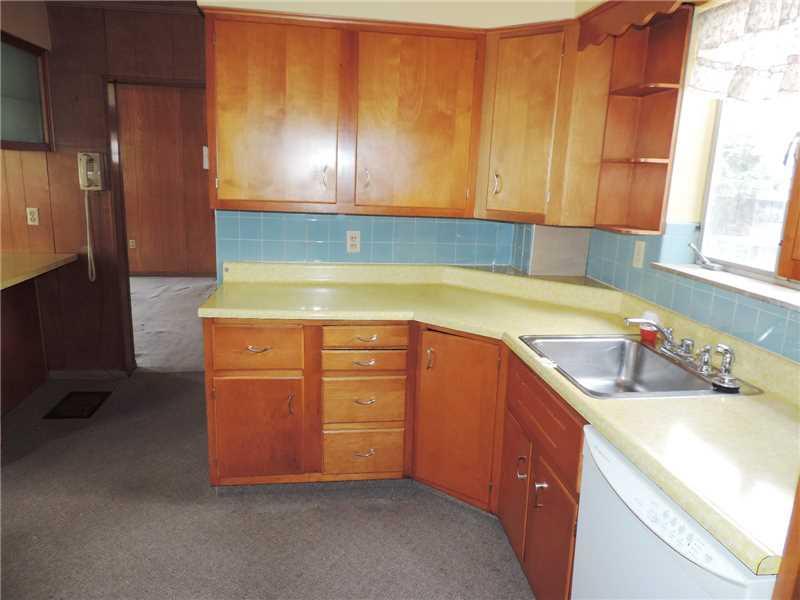 561 Elm Butler, PA 16001 - Photo 13 of 24 Kitchen.