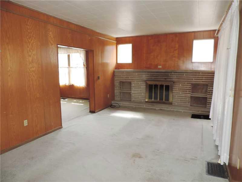 561 Elm Butler, PA 16001 - Photo 4 of 24 Living Room.