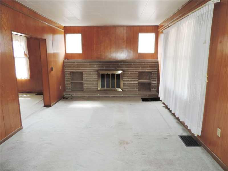 561 Elm Butler, PA 16001 - Photo 5 of 24 Living Room.