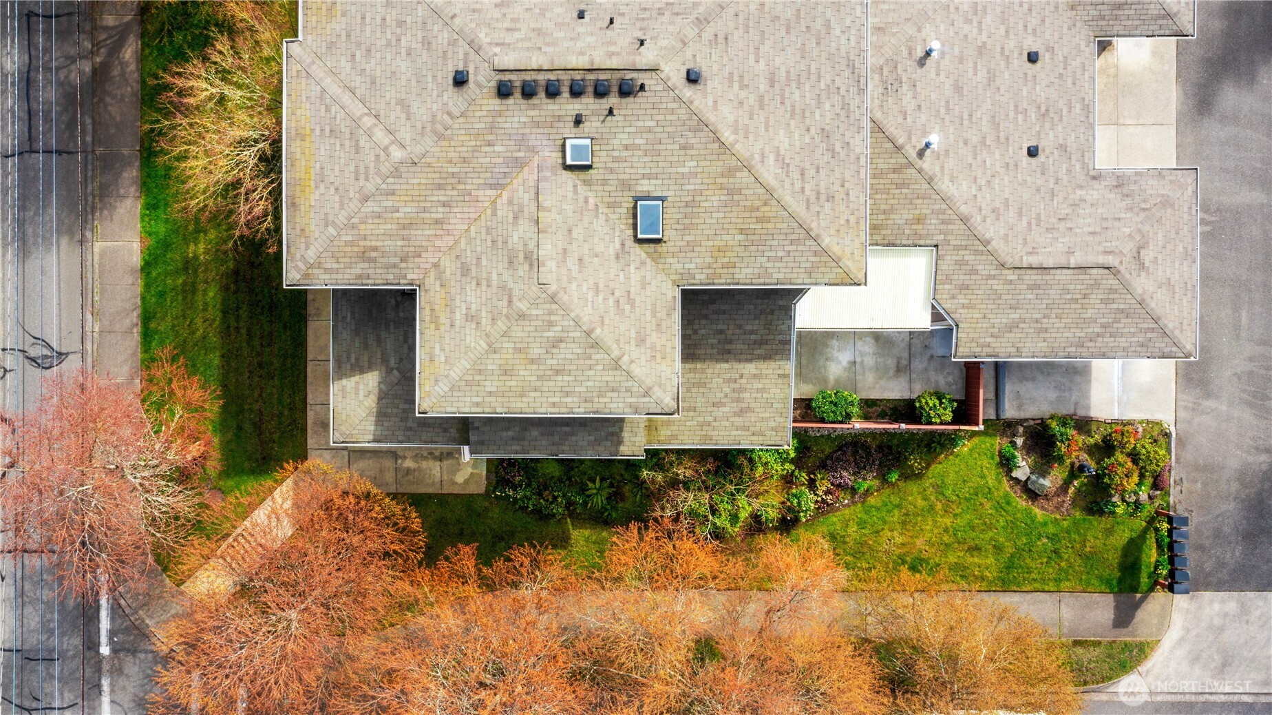 1220 Alameda Fircrest, WA 98466 - Photo 5 of 22