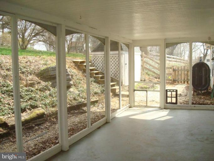 18428 Manor Church Road Boonsboro, MD 21713 - Photo 25 of 29 Screened-in Porch