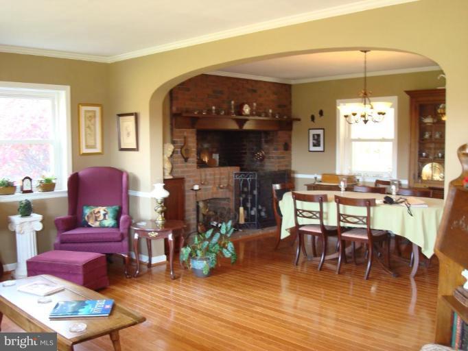 18428 Manor Church Road Boonsboro, MD 21713 - Photo 5 of 29 Living Room/Dining Room