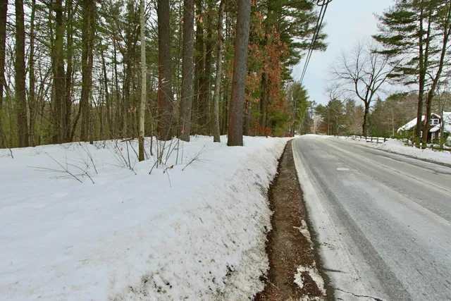 $975,000 | 101 Page Road, Litchfield, NH 03052